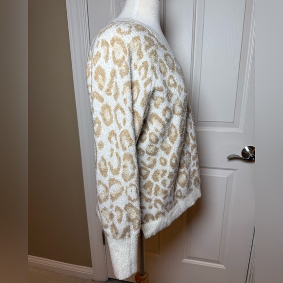 Leopard Print V-Neck Sweaterby Nine West - Cream and Tan- Size Medium - Picture 3 of 9
